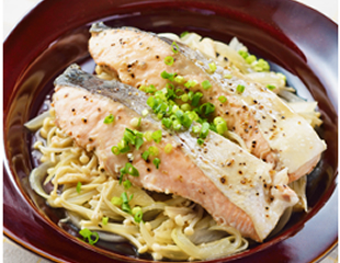 きのこと鮭のバタぽん蒸し